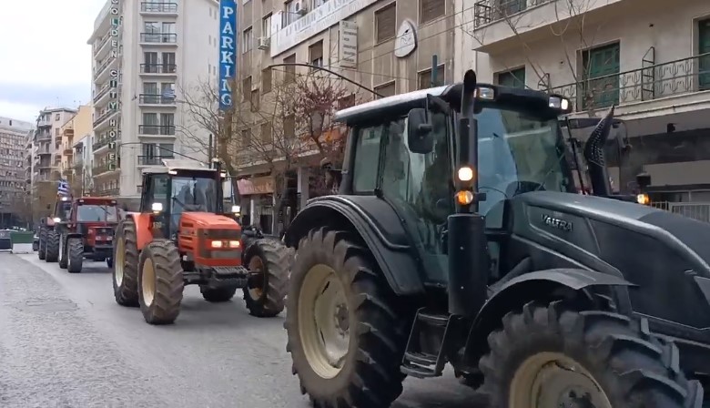 Σε εξέλιξη το συλλαλητήριο των αγροτών στην πλατεία Βάθη 